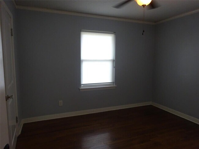 Building Photo - 2231 Saxon Dr