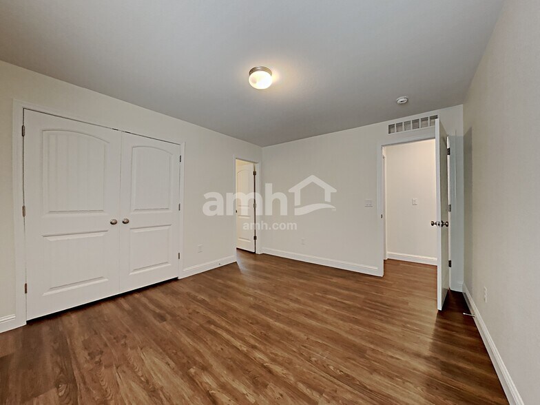 Building Photo - 10174 Dogwood St