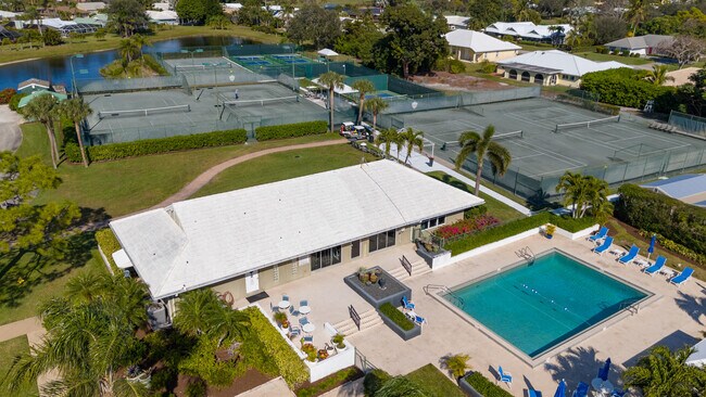 Building Photo - 2918 SE Fairway W