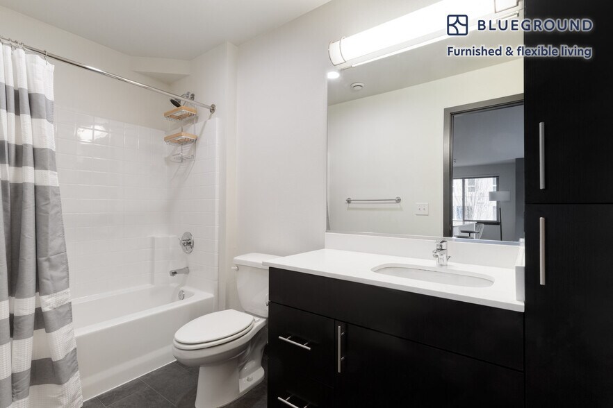 Building Photo - 15566 Northeast 22nd Place-SI FL3-ID552