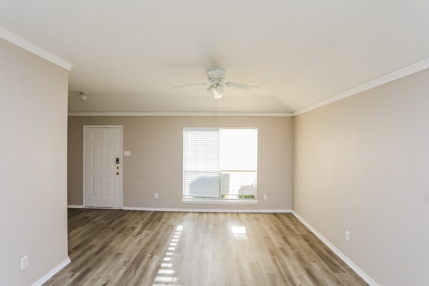 Building Photo - 1303 Coronado Ln
