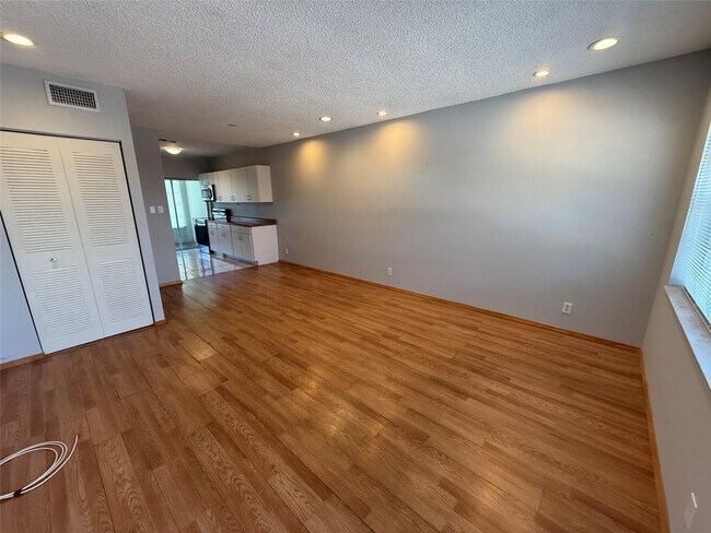 Building Photo - 7600 NW 4th Pl