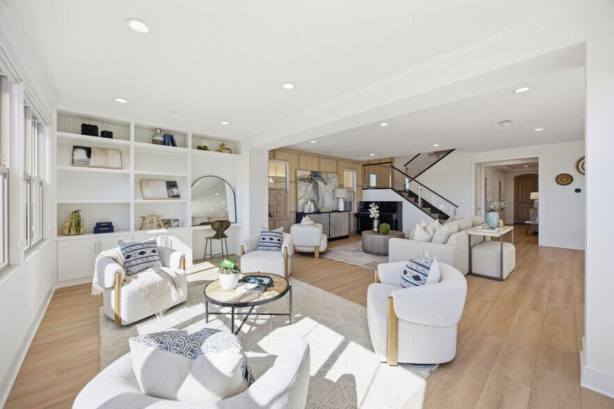 Building Photo - 212 Collino