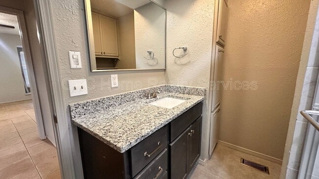 Building Photo - 6715 Lyrewood Ln