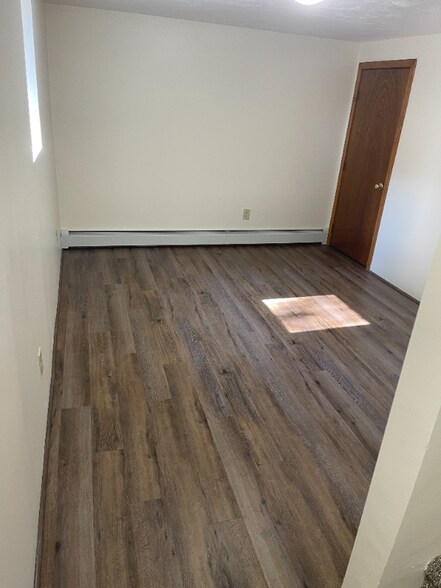 Building Photo - 33 Larch St