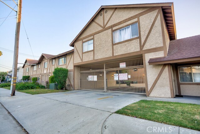 Building Photo - 313 S Almansor St