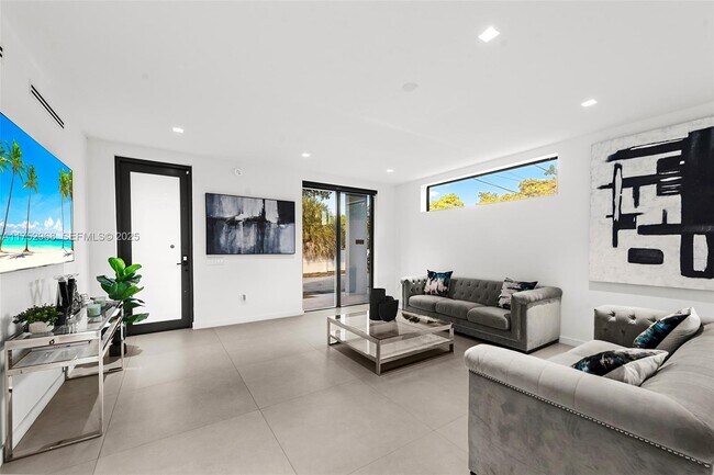 Building Photo - 2572 NE 182nd Terrace