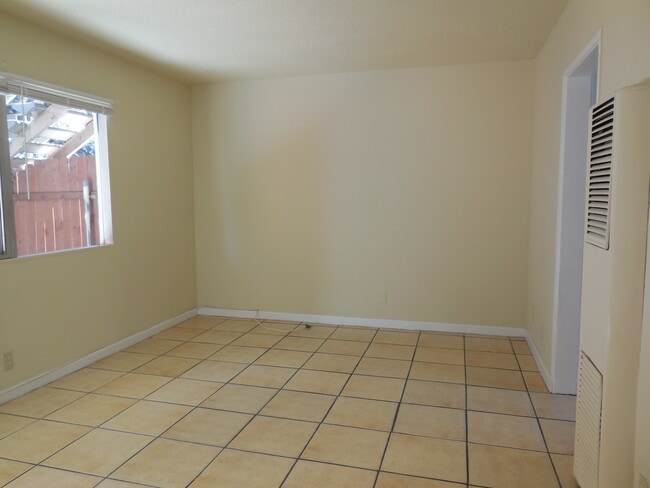 Building Photo - 437 Walnut Ave