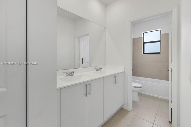 Building Photo - 3050 Park Pl