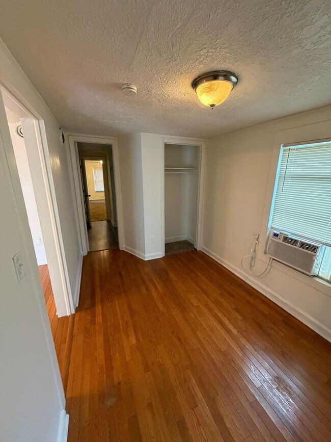 Building Photo - Charming 2 Bed 1 Bath Home with Fenced Backyard in Excelsior Springs