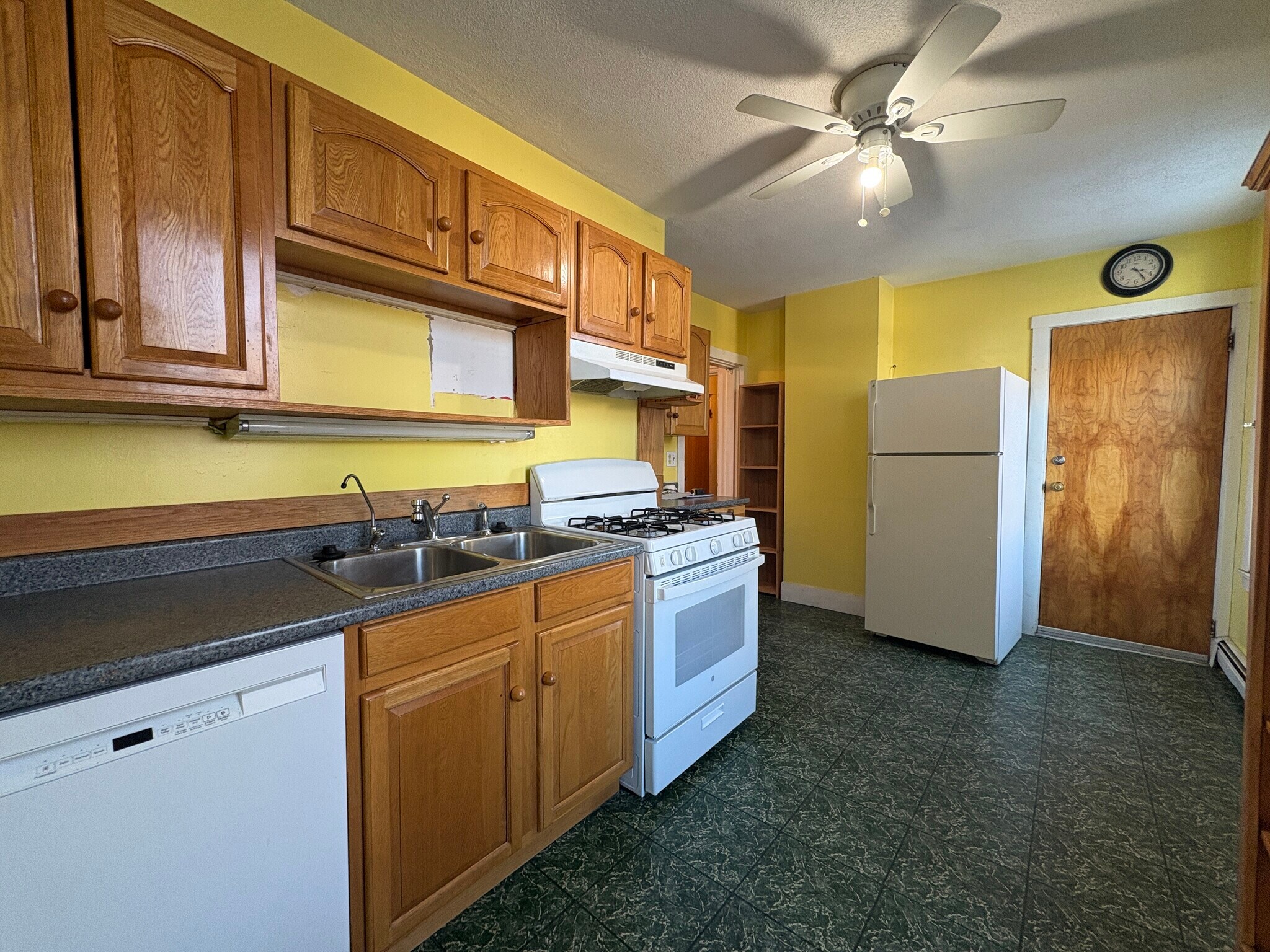 Building Photo - 26 Saint James St