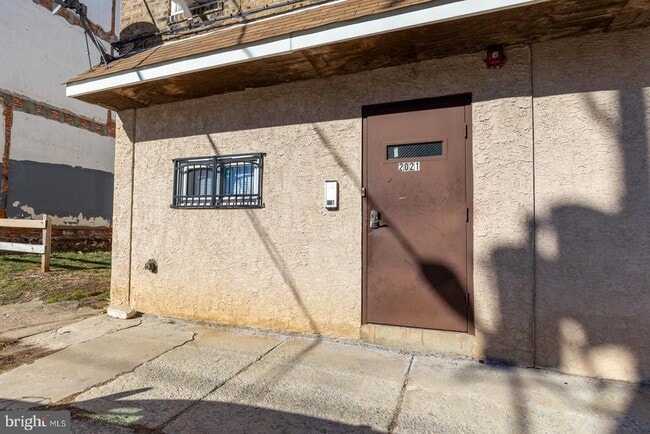 Building Photo - 2026 Ridge Ave