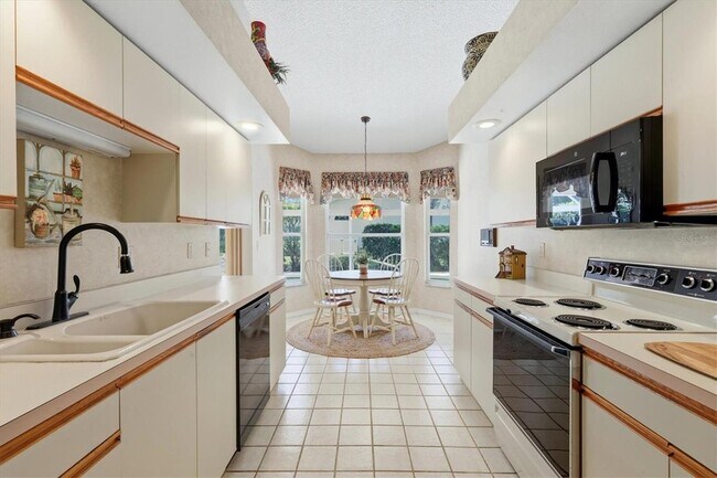 Building Photo - 4450 Del Sol Blvd