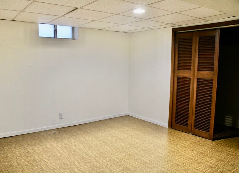 Non-Conforming Bdrm - View 2 - 3212 Poppleton Ave