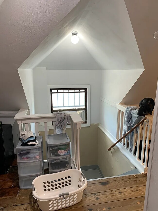 Building Photo - 420 18th St NE