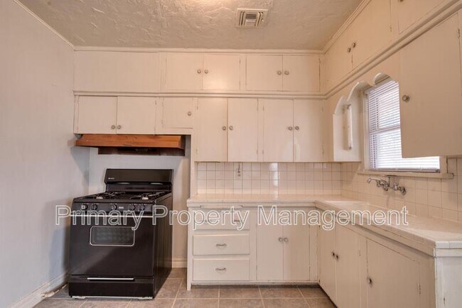 Building Photo - 1132 N St Clair Ave