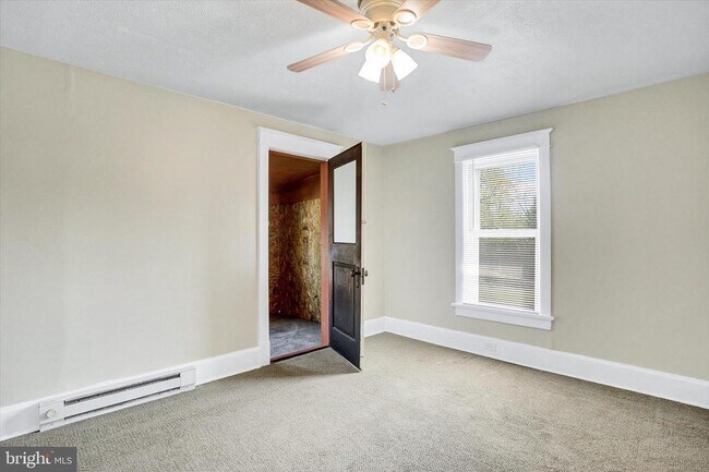 Building Photo - 319 N 2nd St