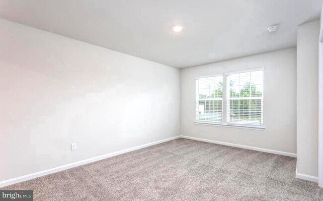 Building Photo - 141 Caterpillar Dr