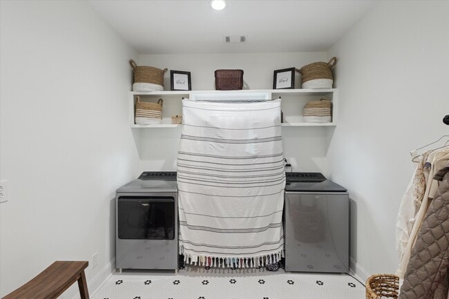 Building Photo - 1513 Paris Ave