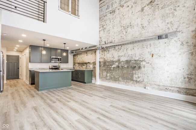 Building Photo - 108 W Main St