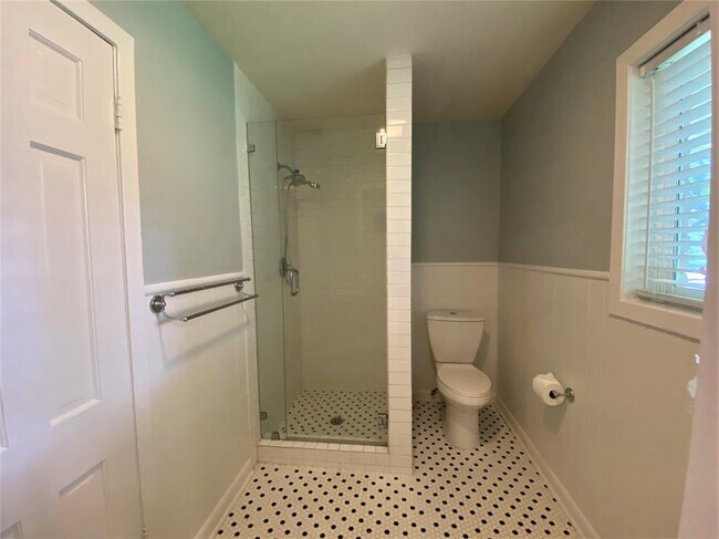 Building Photo - 5242 Beechnut St