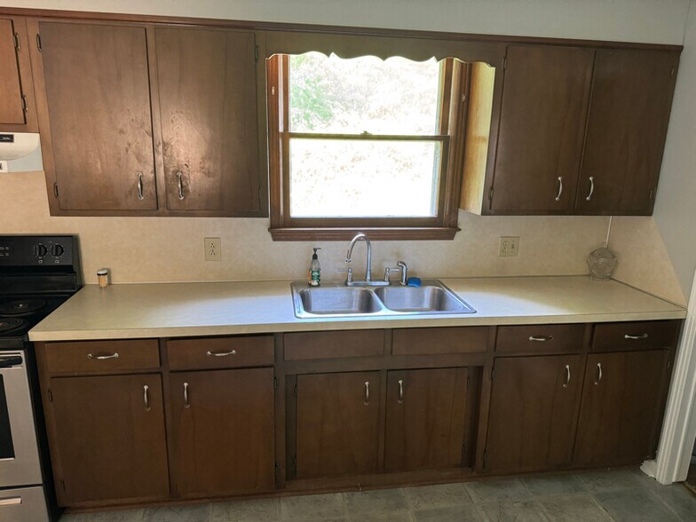 Building Photo - 1207 Spring Creek Rd