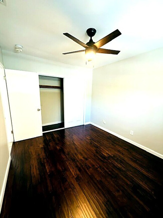 Building Photo - 316 W Walnut Ave