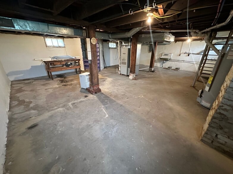 Building Photo - 3002 Dudley Ave
