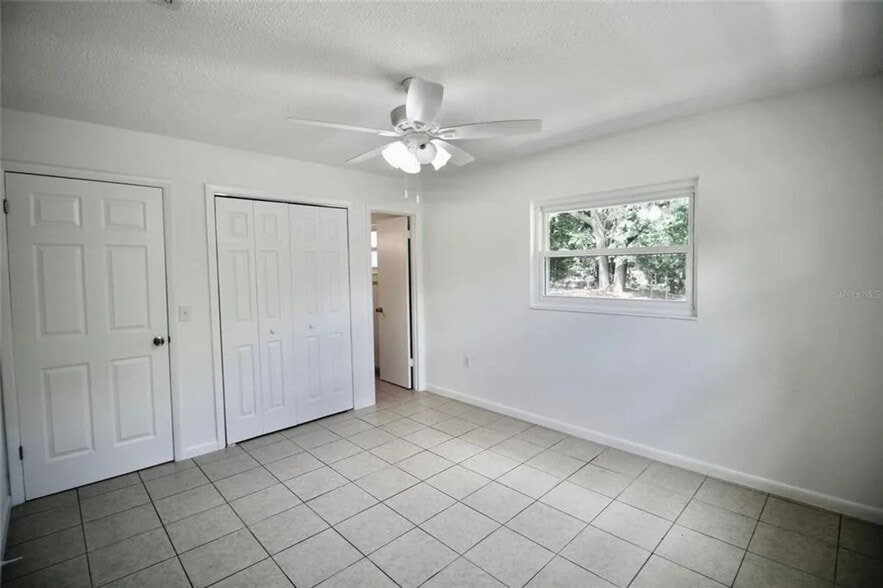 Building Photo - 2912 NE 25th Ct