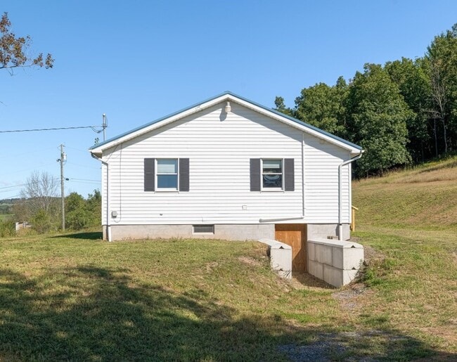 Building Photo - 20 Mutton Hill Rd