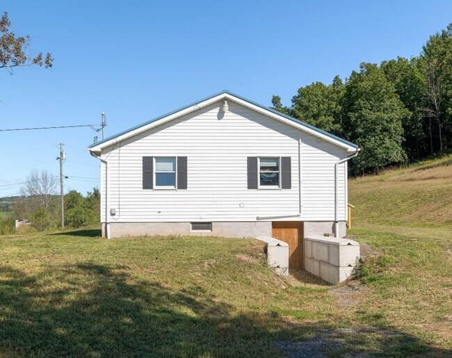 Building Photo - 20 Mutton Hill Rd