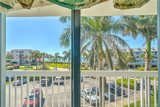 Building Photo - 40 NE Plantation Rd