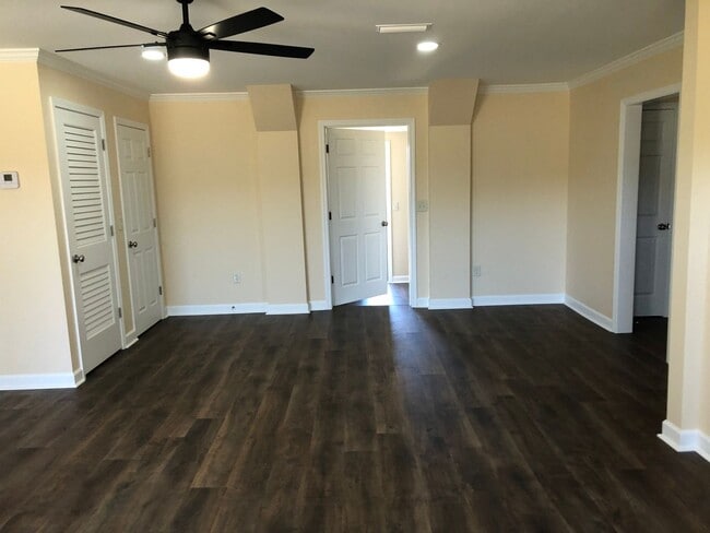 Building Photo - 2016 Iris Rd