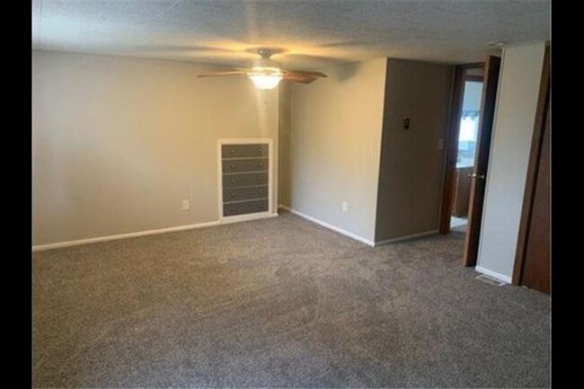 Building Photo - Remodeled NW Rochester, MN single-family t...