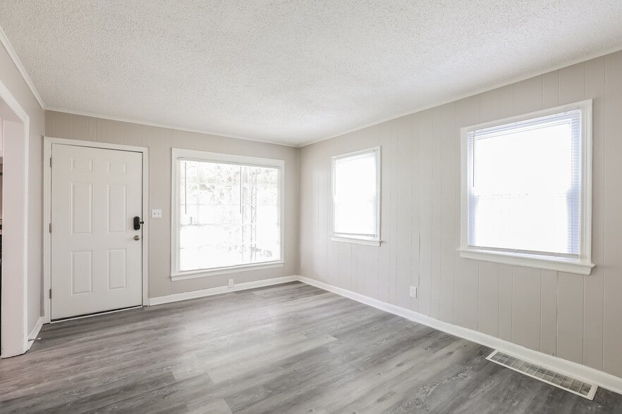 Building Photo - 4412 Myrtle Ave