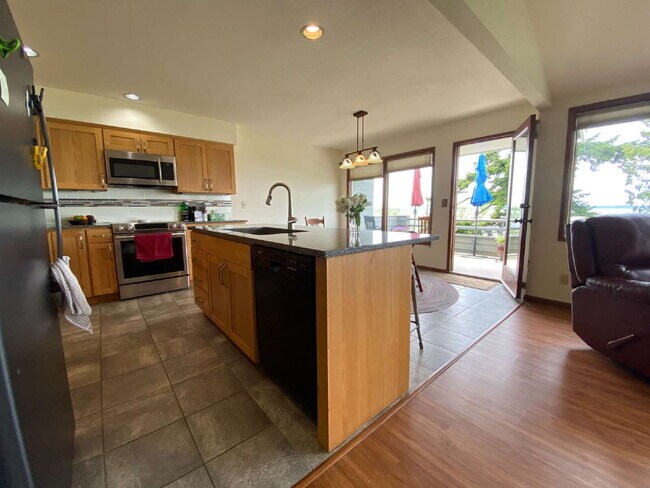 Building Photo - Breathtaking 2-Bed Condo Retreat with Spac...