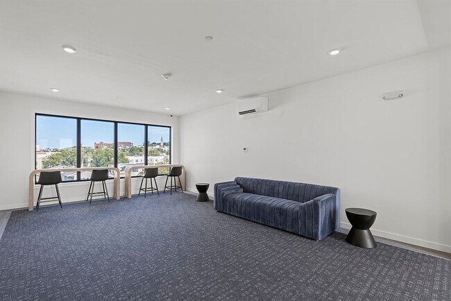 Building Photo - 267 Old Colony Ave