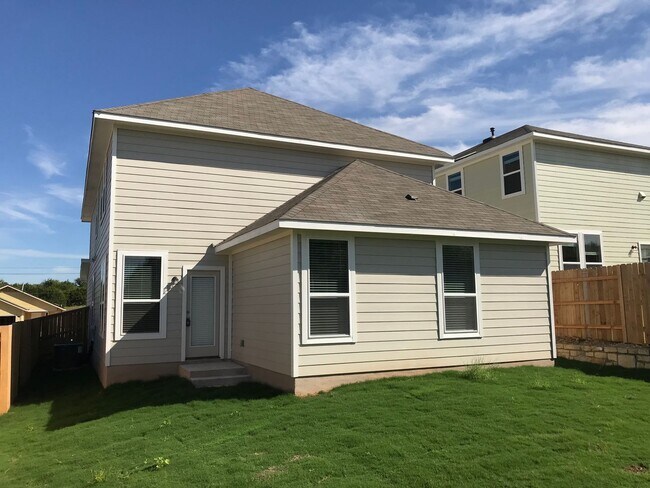 Building Photo - 5 BR + Office /2.5 BA - 2637 SF - Cloverle...