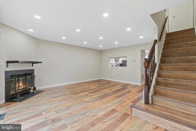 Building Photo - 1004 Dartmouth Glen Way