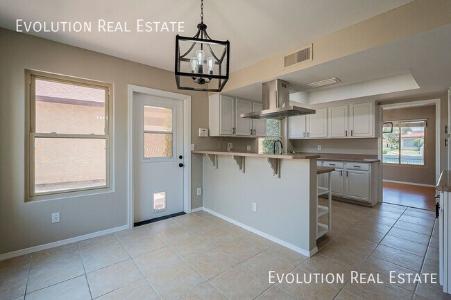 Building Photo - 2033 S Paseo Loma