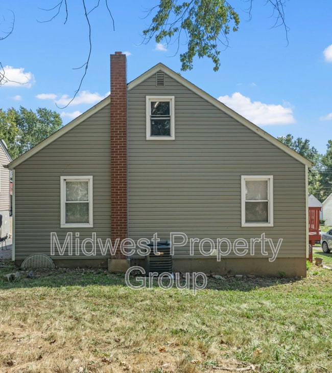 Building Photo - 819 St. Charles Avenue