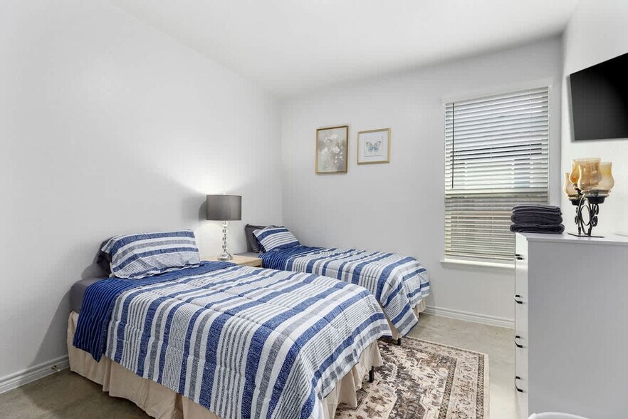 Building Photo - 101 S 50th St