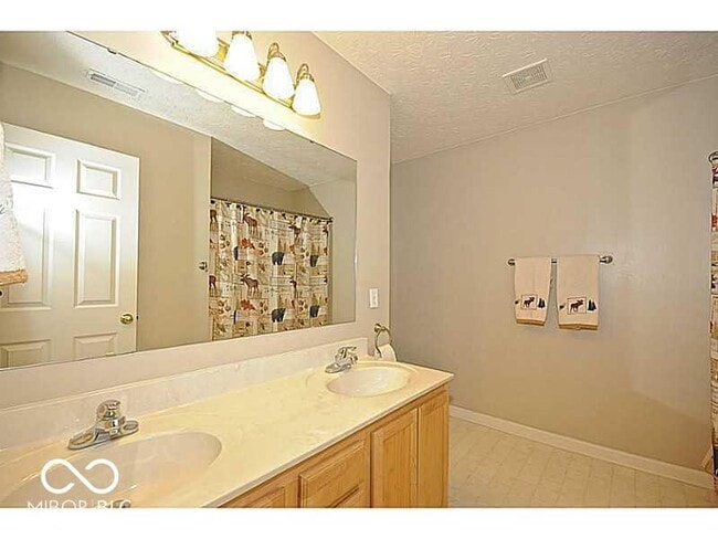 Building Photo - 1367 Hinault Way