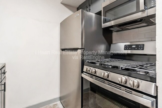 Building Photo - 2085 W Broad St