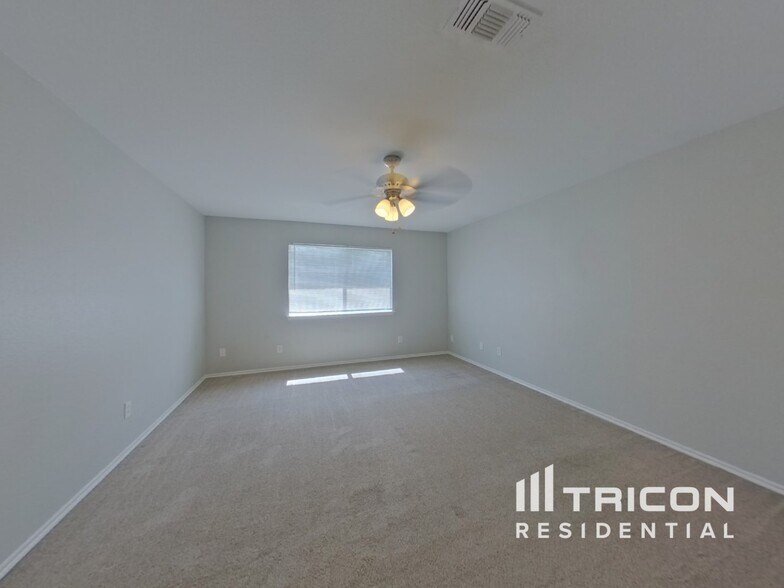 Building Photo - 6910 Meadow Bend Dr