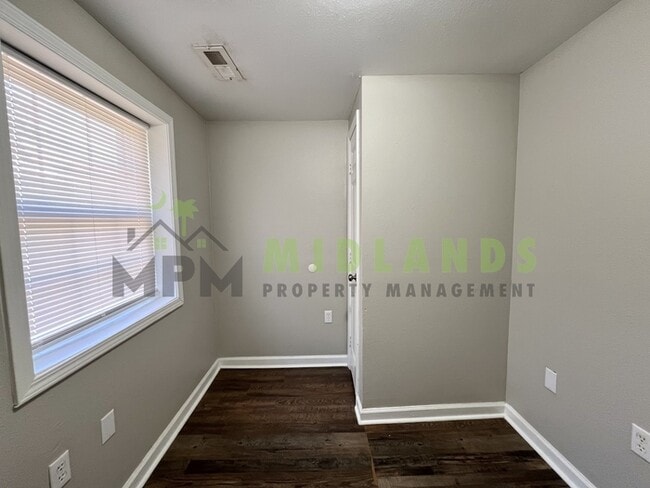 Building Photo - 472 Coleman Ave