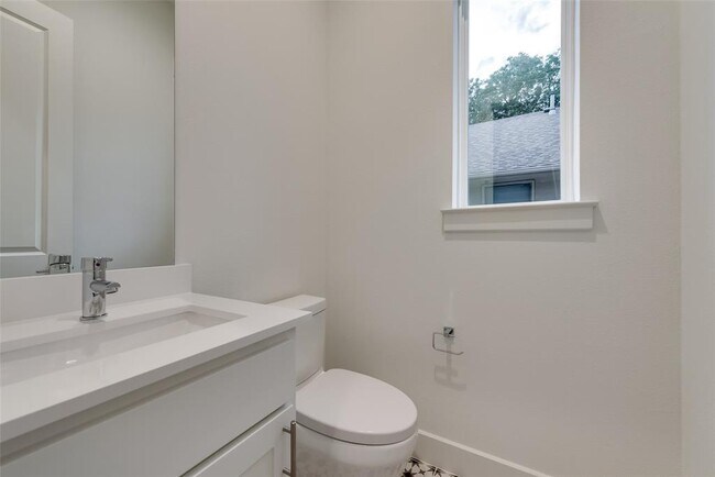 Building Photo - 5954 Lewis St