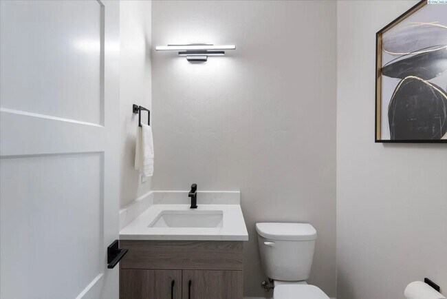 Building Photo - Modern 4-Bedroom Home in Desirable Richland