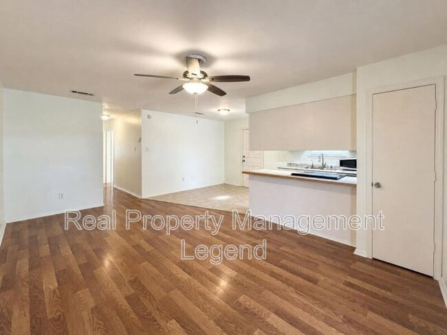 Building Photo - 112 Oak Hill Dr