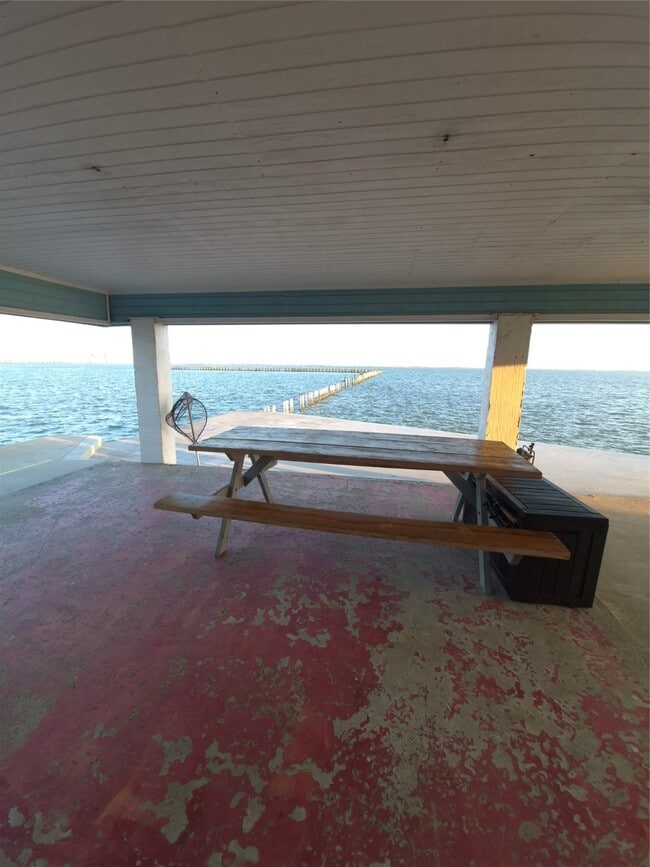 Building Photo - 500 Tiki Dr